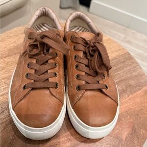 Taos Footwear Tan Leather Casual Shoes